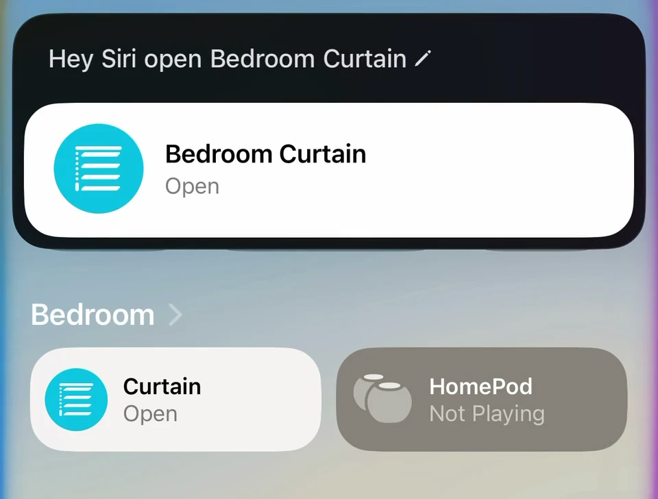 Siri 响应打开卧室窗帘指令，显示已打开